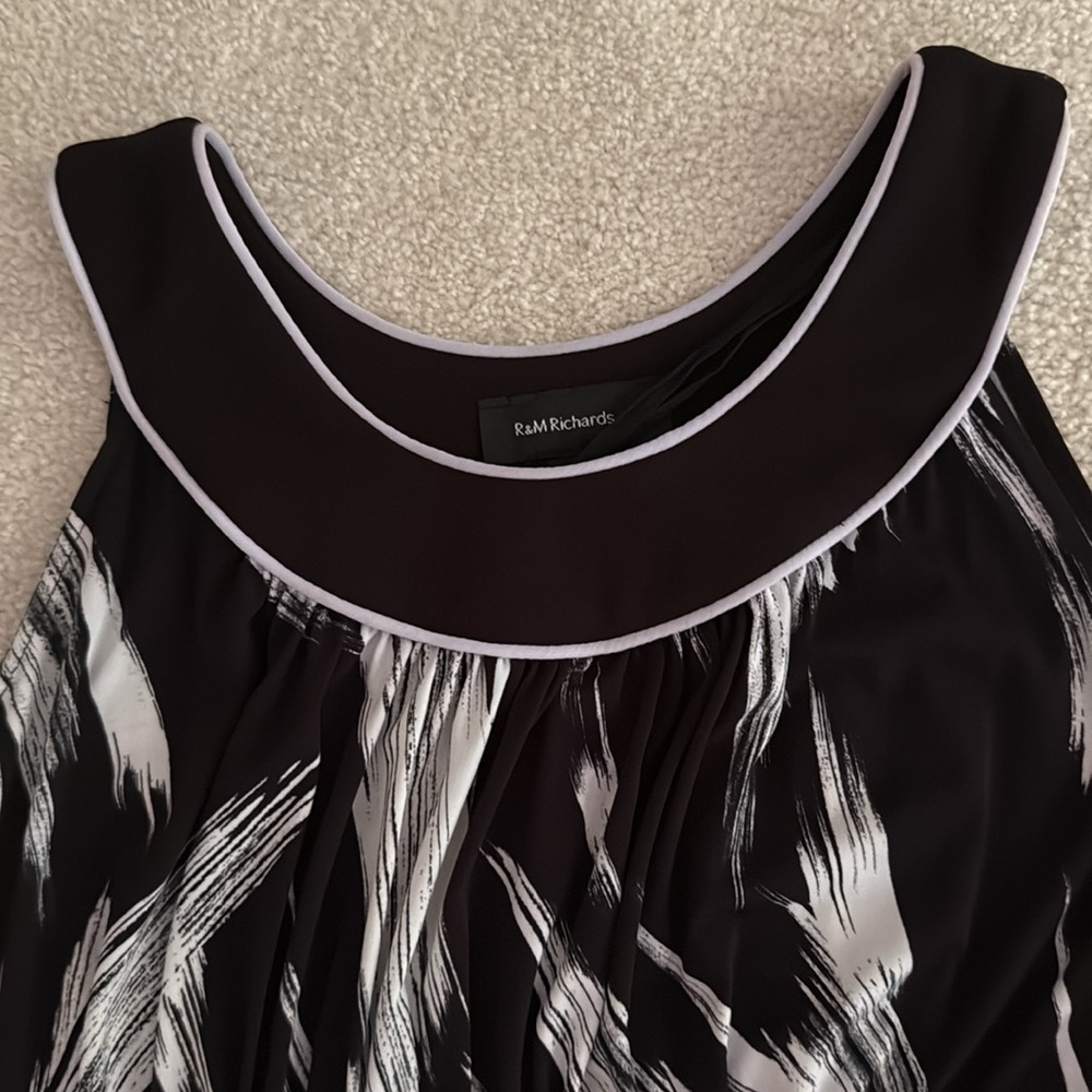Black and White Sleeveless Maxi Dress - Picture 2 of 3